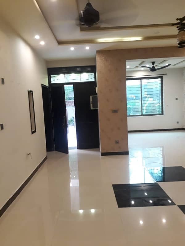 10 Marla VIP Brand New Type Full Tile Floor Full House For Rent In Abdalian Society 5