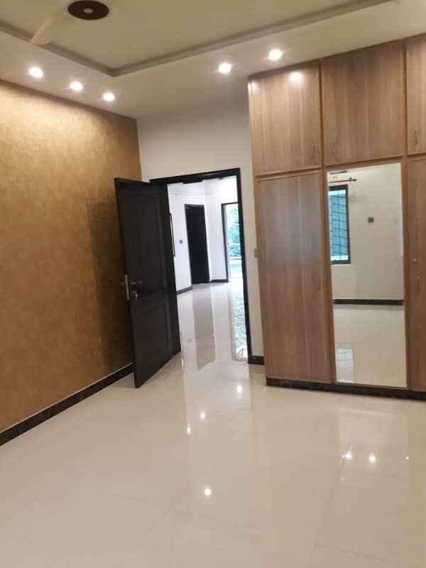10 Marla VIP Brand New Type Full Tile Floor Full House For Rent In Abdalian Society 7