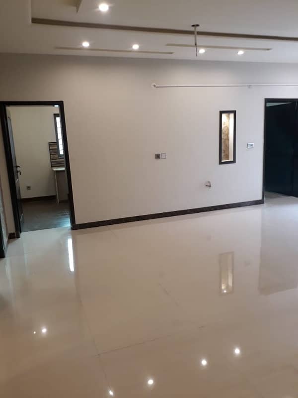 10 Marla VIP Brand New Type Full Tile Floor Full House For Rent In Abdalian Society 11