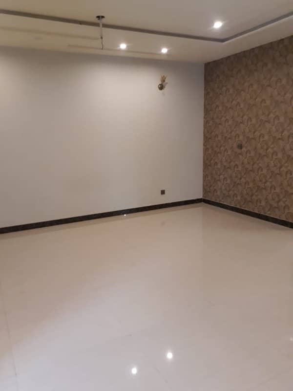 10 Marla VIP Brand New Type Full Tile Floor Full House For Rent In Abdalian Society 12