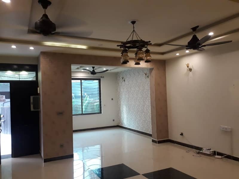 10 Marla VIP Brand New Type Full Tile Floor Full House For Rent In Abdalian Society 15