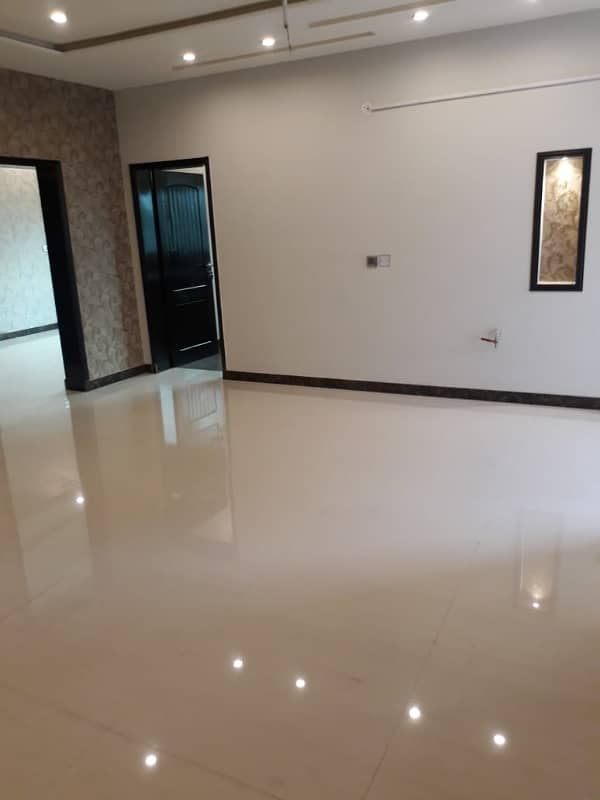 10 Marla VIP Brand New Type Full Tile Floor Full House For Rent In Abdalian Society 19