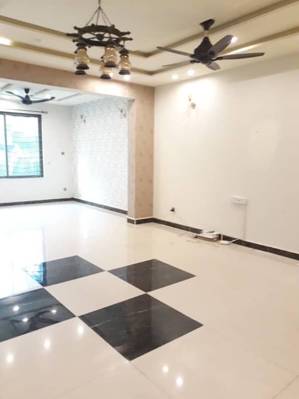 10 Marla VIP Brand New Type Full Tile Floor Full House For Rent In Abdalian Society 22