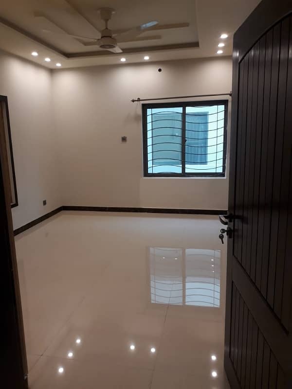 10 Marla VIP Brand New Type Full Tile Floor Full House For Rent In Abdalian Society 29