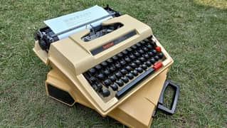 vintage 1970s Brother Typewriter
