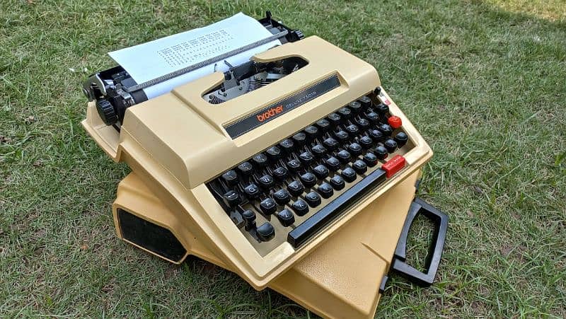 vintage 1970s Brother Typewriter 0