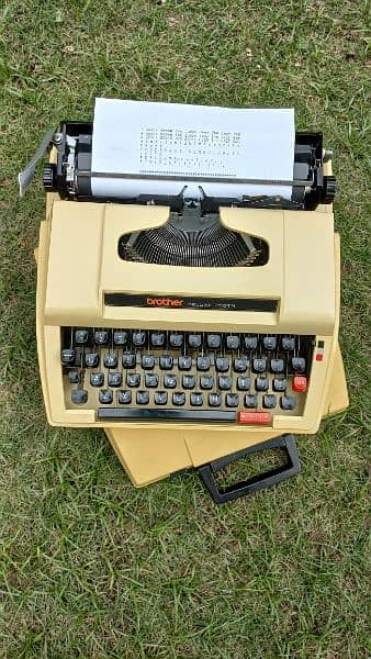 vintage 1970s Brother Typewriter 3