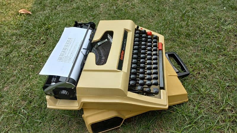 vintage 1970s Brother Typewriter 5