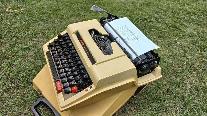 vintage 1970s Brother Typewriter 6