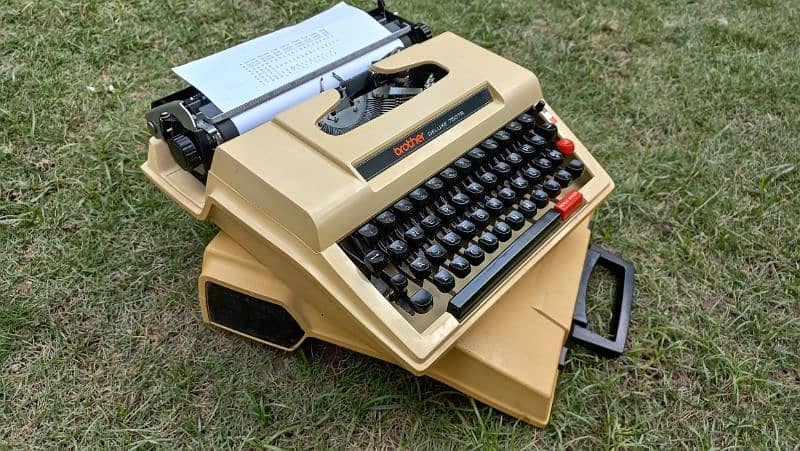 vintage 1970s Brother Typewriter 8