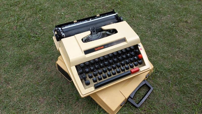 vintage 1970s Brother Typewriter 10