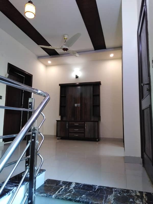LUXURY 8 MARLA HOUSE FOR RENT IN BAHRIA TOWN LAHORE 0