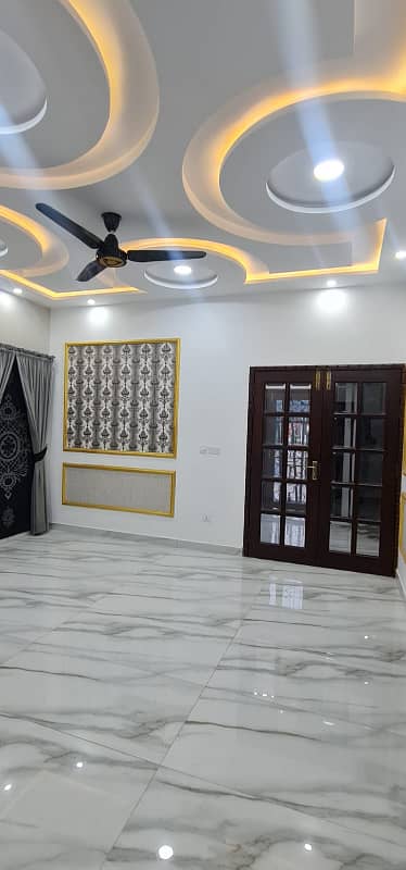 BRAND NEW 10 MARLA HOUSE FOR RENT IN BAHRIA TOWN LAHORE 18