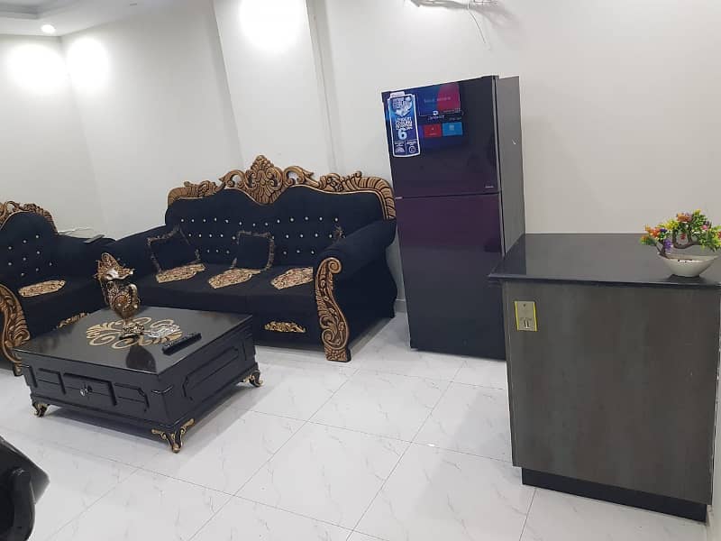 Furnish laxry apartment facing Eiffal bahria town lahore par day weekly available for rent 3