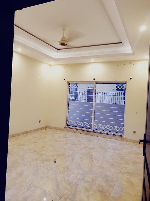 1 KANAL LOWER PORTION HOUSE FOR RENT IN BAHRIA TOWN LAHORE 6