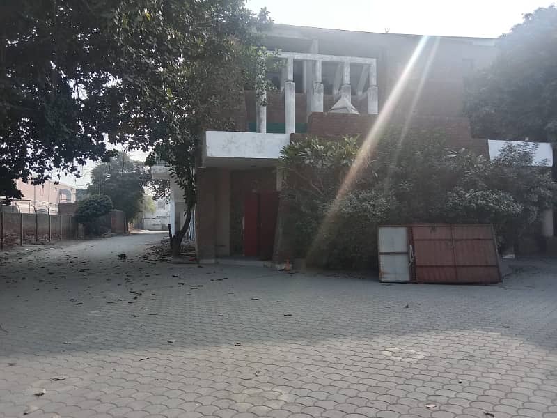 90000 sq. ft. Neat and clean Factory available for rent on Defence road Lahore 1