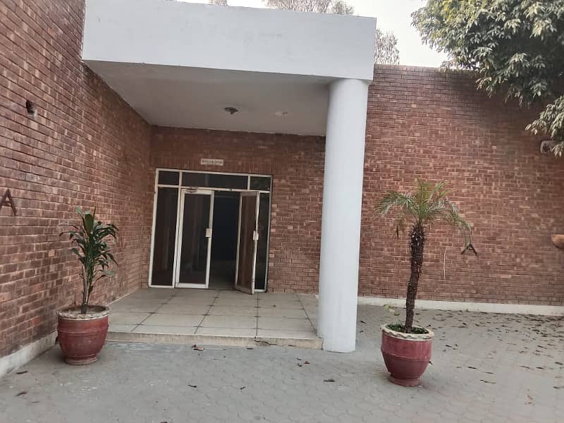 90000 sq. ft. Neat and clean Factory available for rent on Defence road Lahore 2