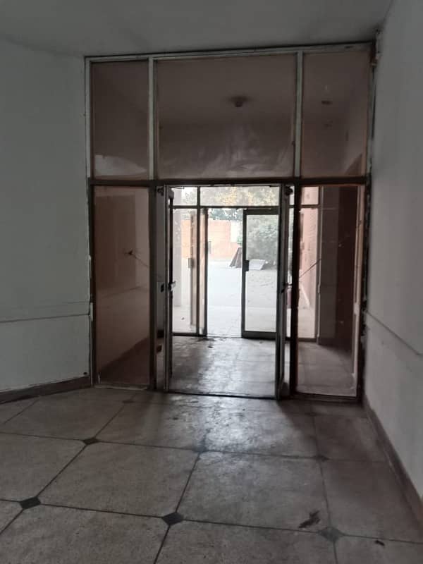 90000 sq. ft. Neat and clean Factory available for rent on Defence road Lahore 8