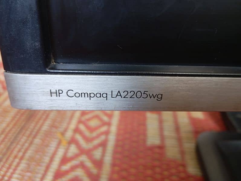 HP Compaq monitor 22-inch 1