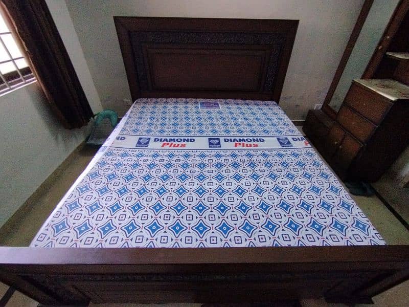 bed set with dressing table for sale 0