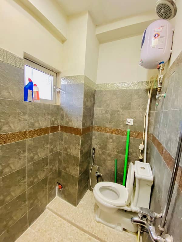 1 bed daily basis laxusry apartment available for rent in bahria town 2