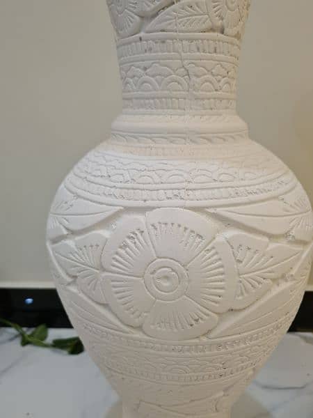 2 white vase for sale new 2