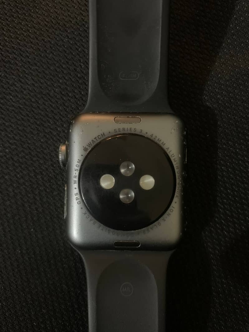 Apple Watch Series 3 42mm + Original Strap 2