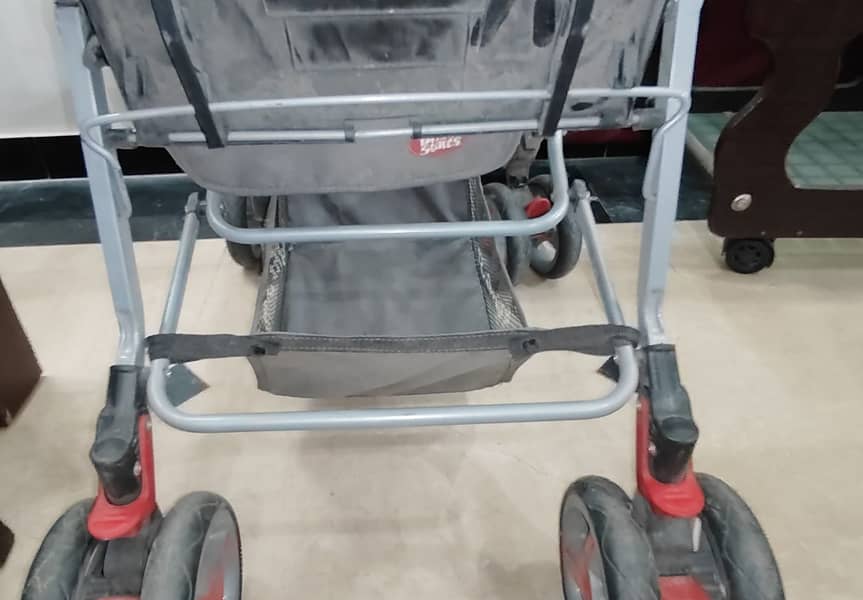 Baby Stroller in Brand New Condition 3