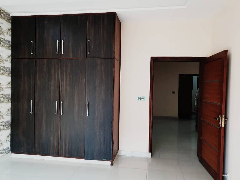 BRAND NEW LUXURY LOCK OPTION 1 KANAL UPPER PORTION HOUSE FOR RENT IN BAHRIA TOWN LAHORE 3