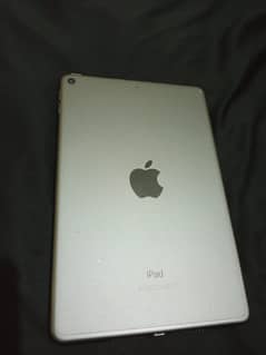 Ipad mini 5 with box and charger
