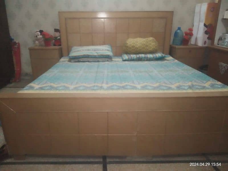 03098402902 king size bed, side tables, dressing, showcase 1