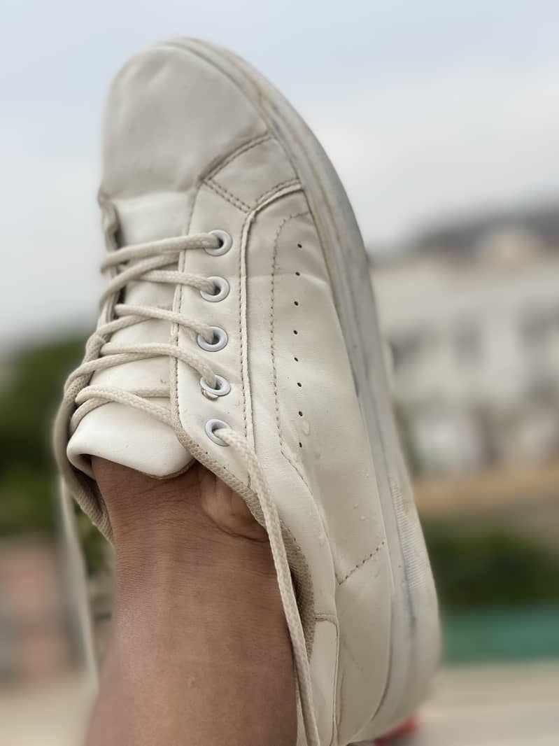 WHITE SHOES - CASUAL SNEAKERS FOR WOMEN AND MEN - BEST FOR UNIVERSITY 0