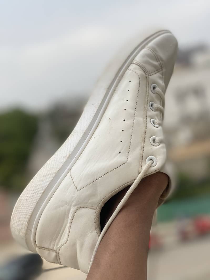 WHITE SHOES - CASUAL SNEAKERS FOR WOMEN AND MEN - BEST FOR UNIVERSITY 2