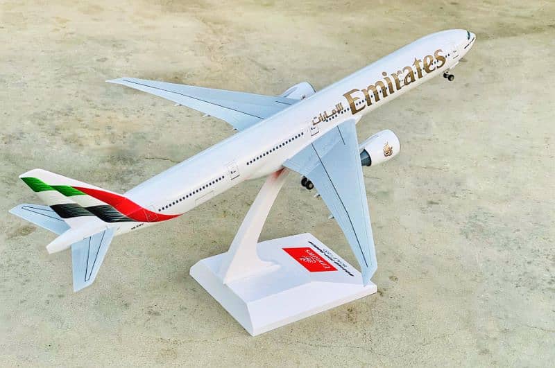official Emirates airlines B777.300 aircraft model! 0