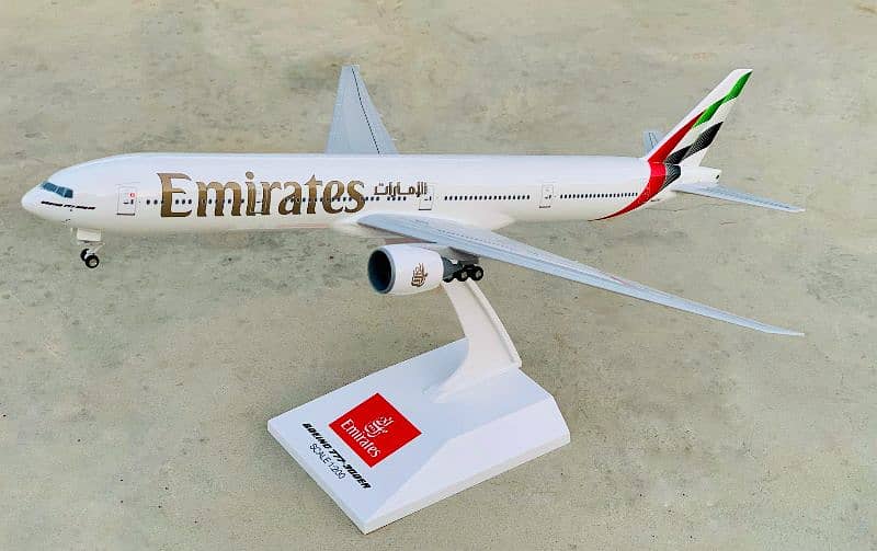 official Emirates airlines B777.300 aircraft model! 1