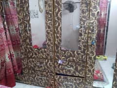 4 door Almirah/wardrobe/cabinet