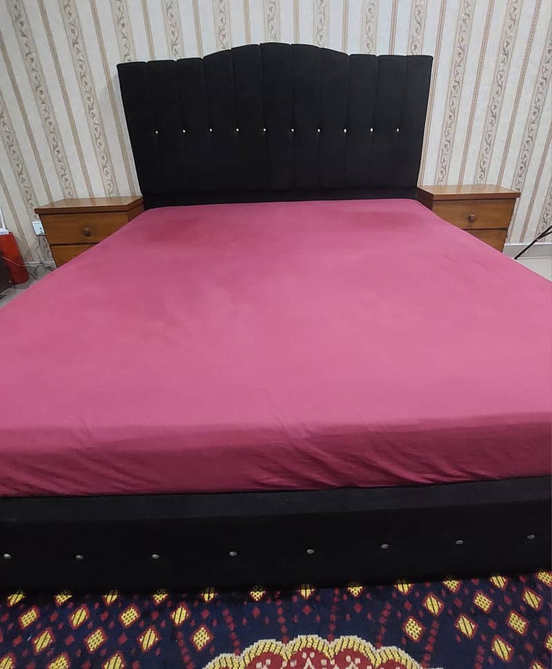 Complete Queen Bedset For Sale 2