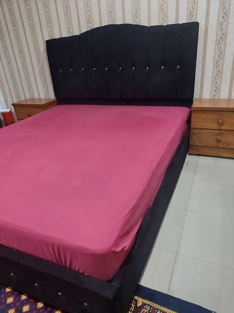 Complete Queen Bedset For Sale 5