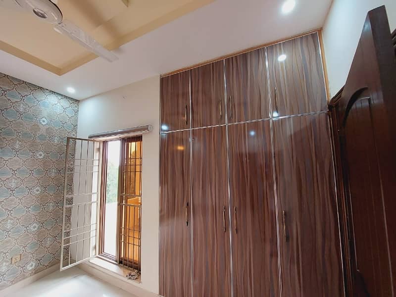 Luxurious 1 Kanal Upper Portion is Available For Rent 6