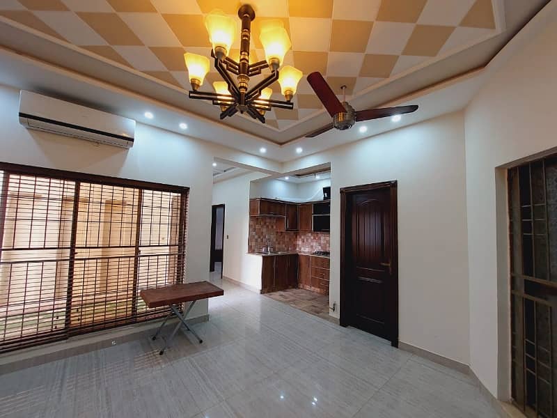 Luxurious 1 Kanal Upper Portion is Available For Rent 18