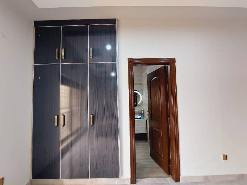 Luxurious 1 Kanal Upper Portion is Available For Rent 22