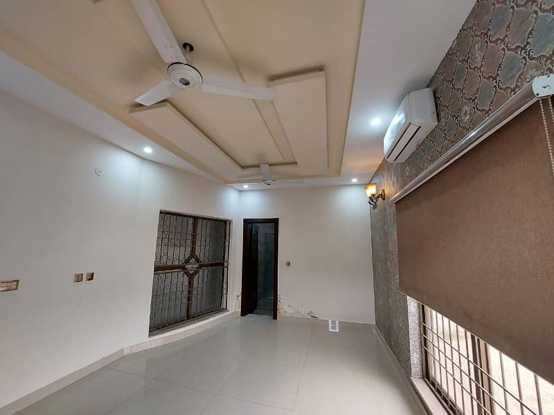 Luxurious 1 Kanal Upper Portion is Available For Rent 25