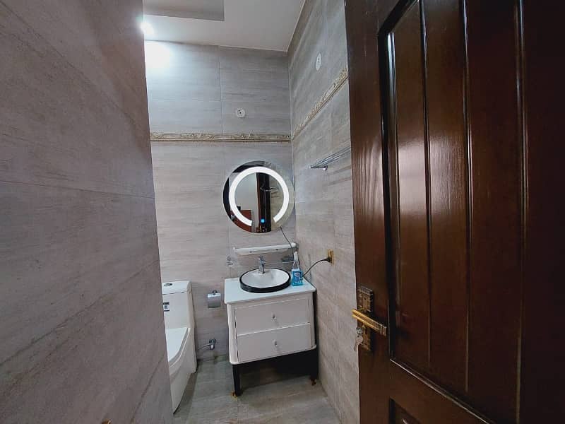 Luxurious 1 Kanal Upper Portion is Available For Rent 26