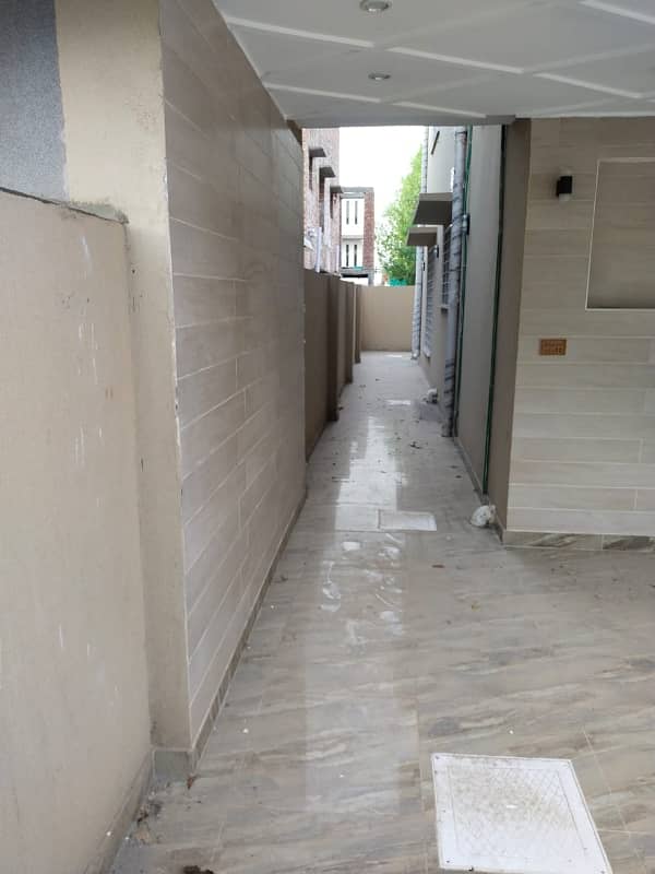 2250 Square Feet Upper Portion For Rent Is Available In Bahria Orchard Phase 1 - Central 3