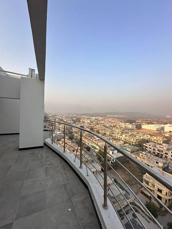 Lavish 3 Bedrooms Penthouse Available For Sale In Capital Residencia 1