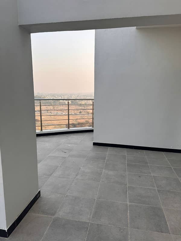 Lavish 3 Bedrooms Penthouse Available For Sale In Capital Residencia 6