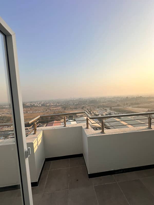 Lavish 3 Bedrooms Penthouse Available For Sale In Capital Residencia 23