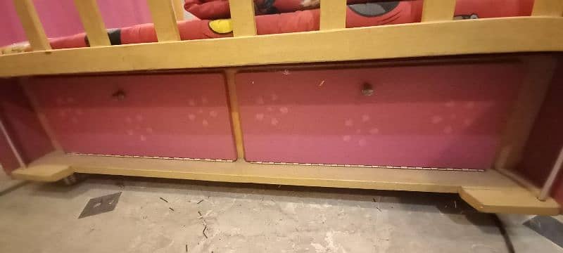 baby cote bed good condition 1