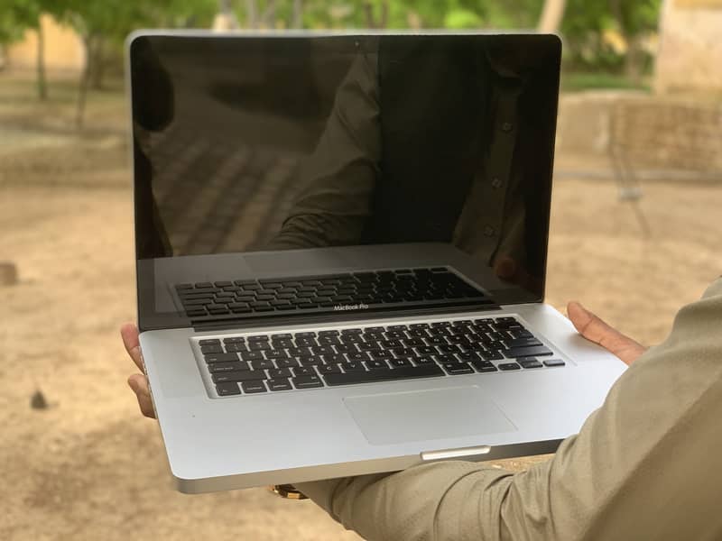 Apple MacBook Pro (15-inch, Mid 2010) 0