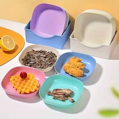 Pack of 10 Plates with holder . Best snack plastic plates
